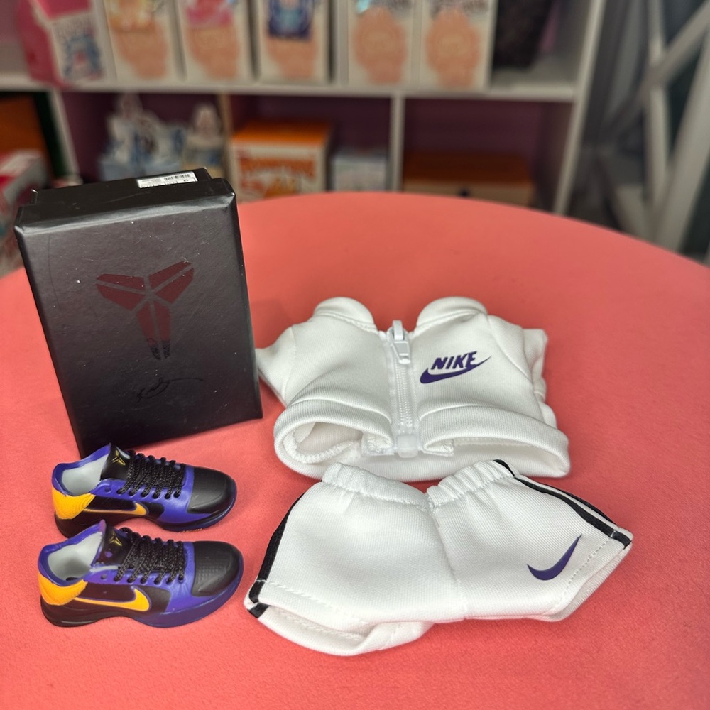 Labubu Nike Kobe inspired outfit (DOLL NOT INCLUDED)